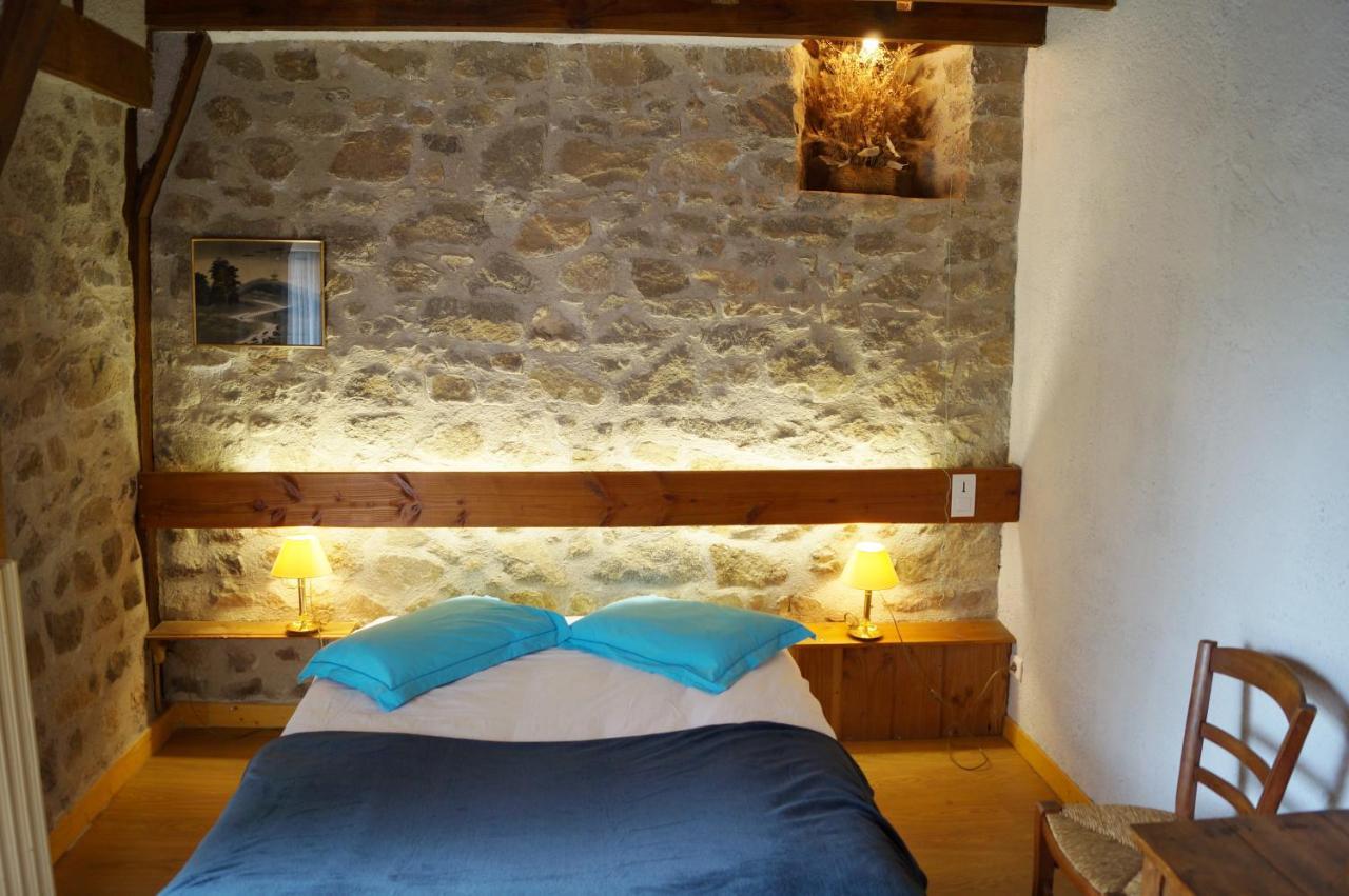 Gite De 15 Places En Chambre De 2, 4, 5 Personnes Saint-Exupéry-les-Roches Dış mekan fotoğraf